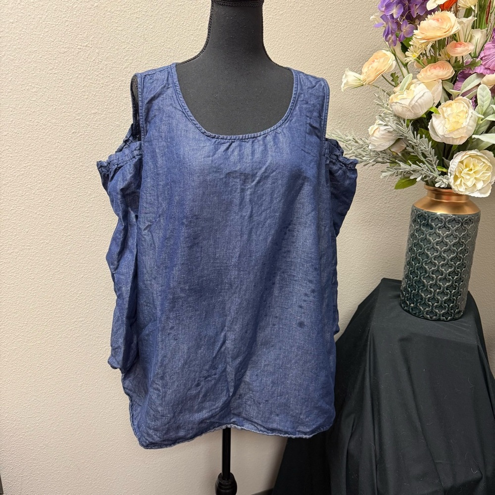 EST. 1946 Chambray Cold Shoulder Top 26/28W Denim Blue Ruffle Sleeve Blouse - Picture 1 of 8
